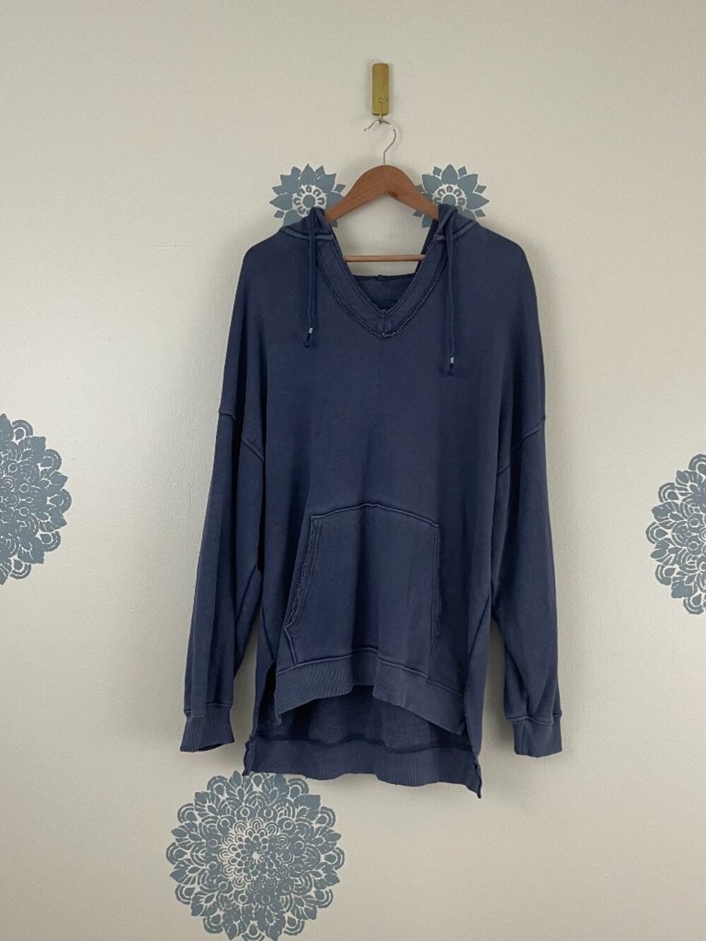 Aerie Barefoot Distressed Oversized Hoodie in Navy Blue Size Medium
